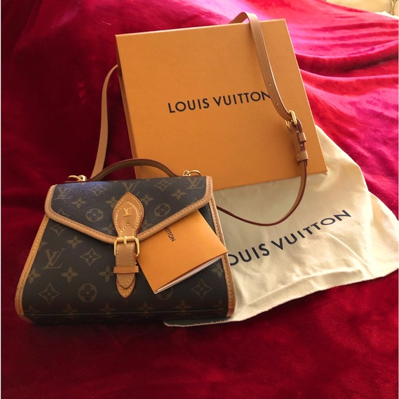 Louis Vuitton Handbags - Louis Vuitton Ivy MNG bag